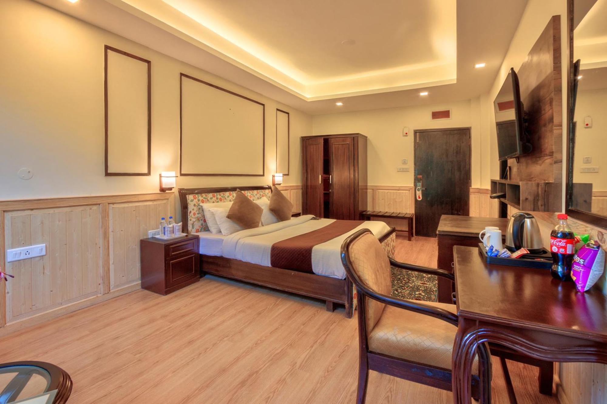 The Katoch Grand Hotel 3*
