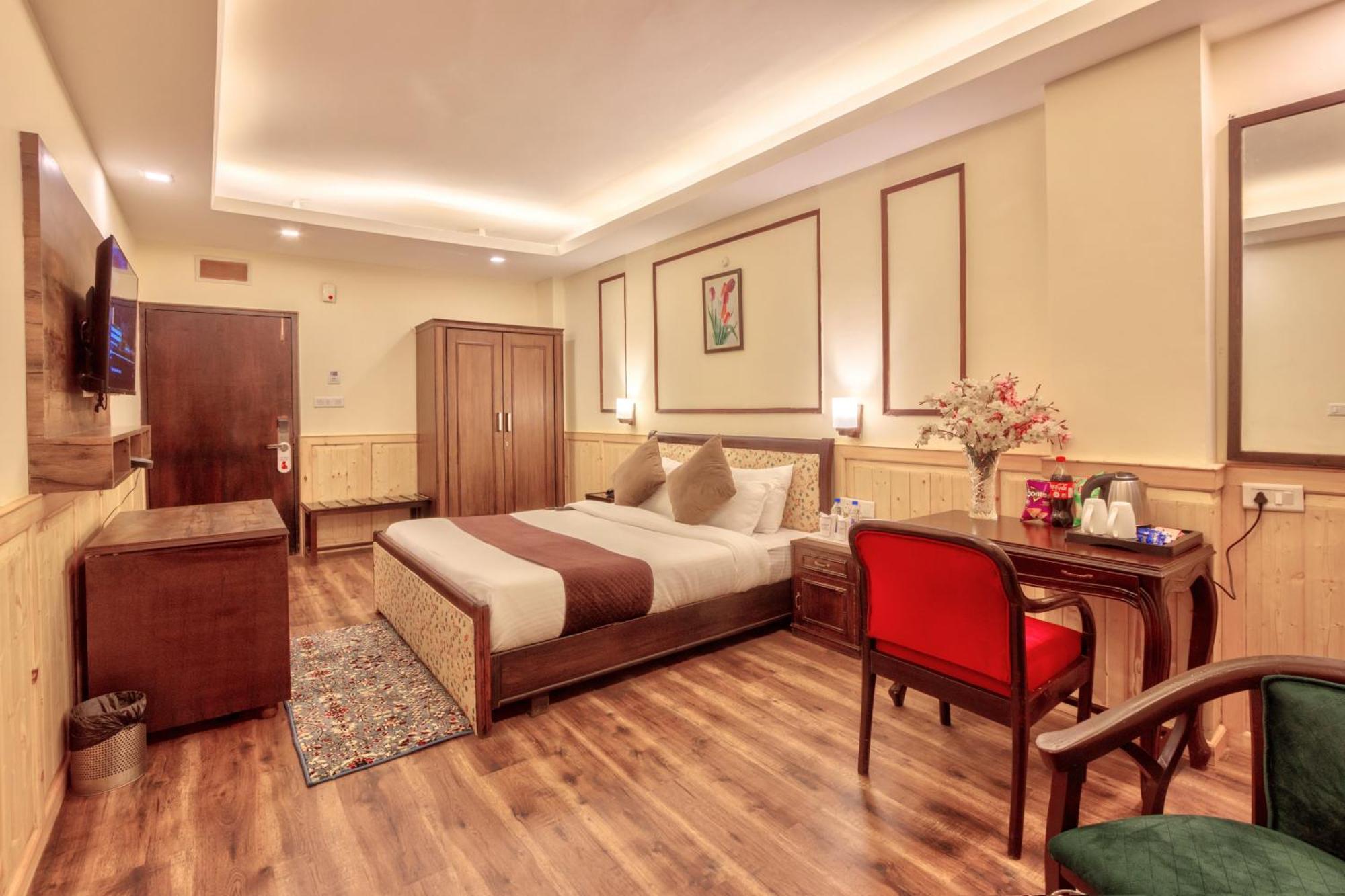 The Katoch Grand Hotel 3*